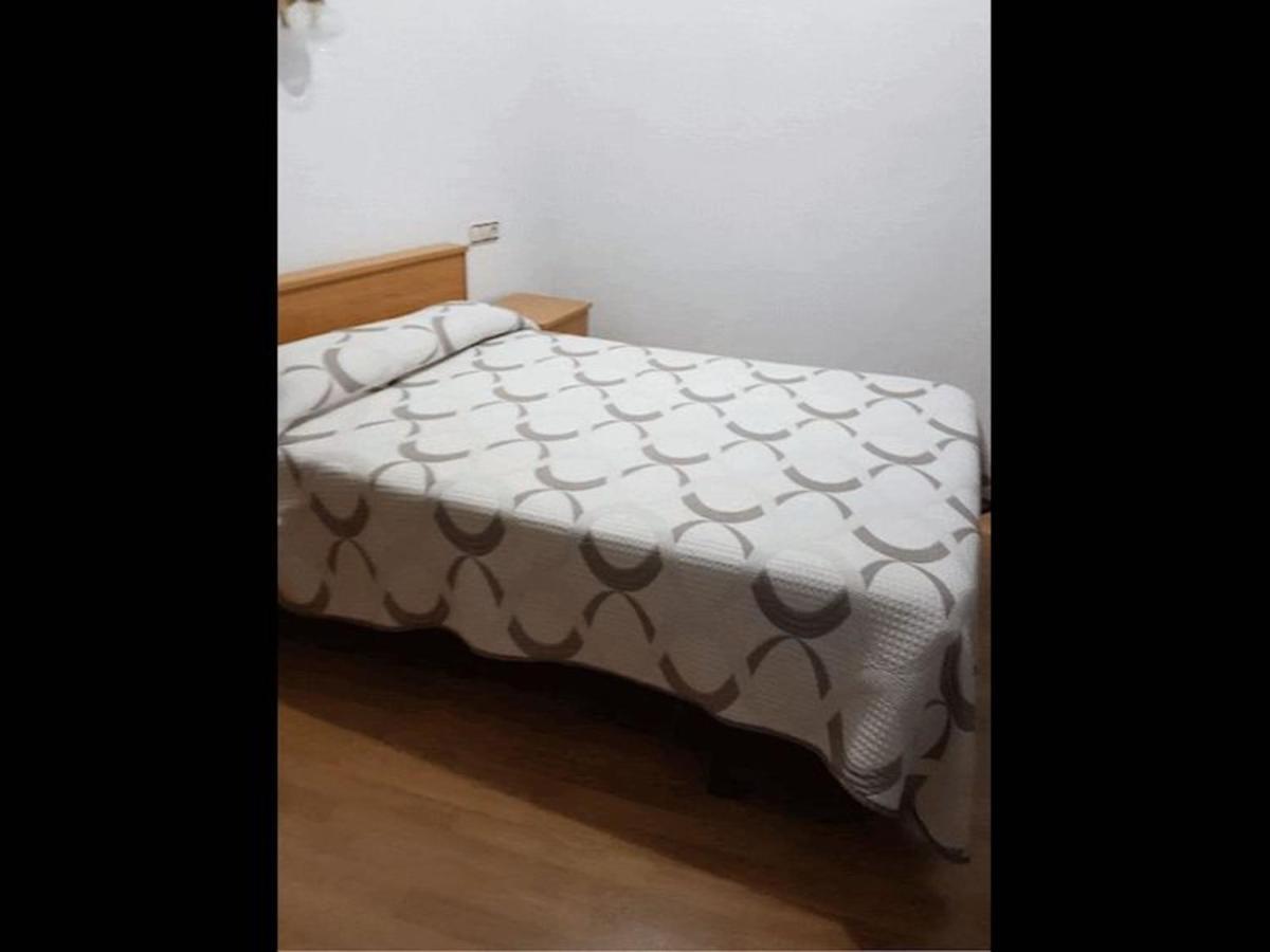 Room In Lodge - Double And Single Room - Pension Oria 1 Luarca Eksteriør bilde