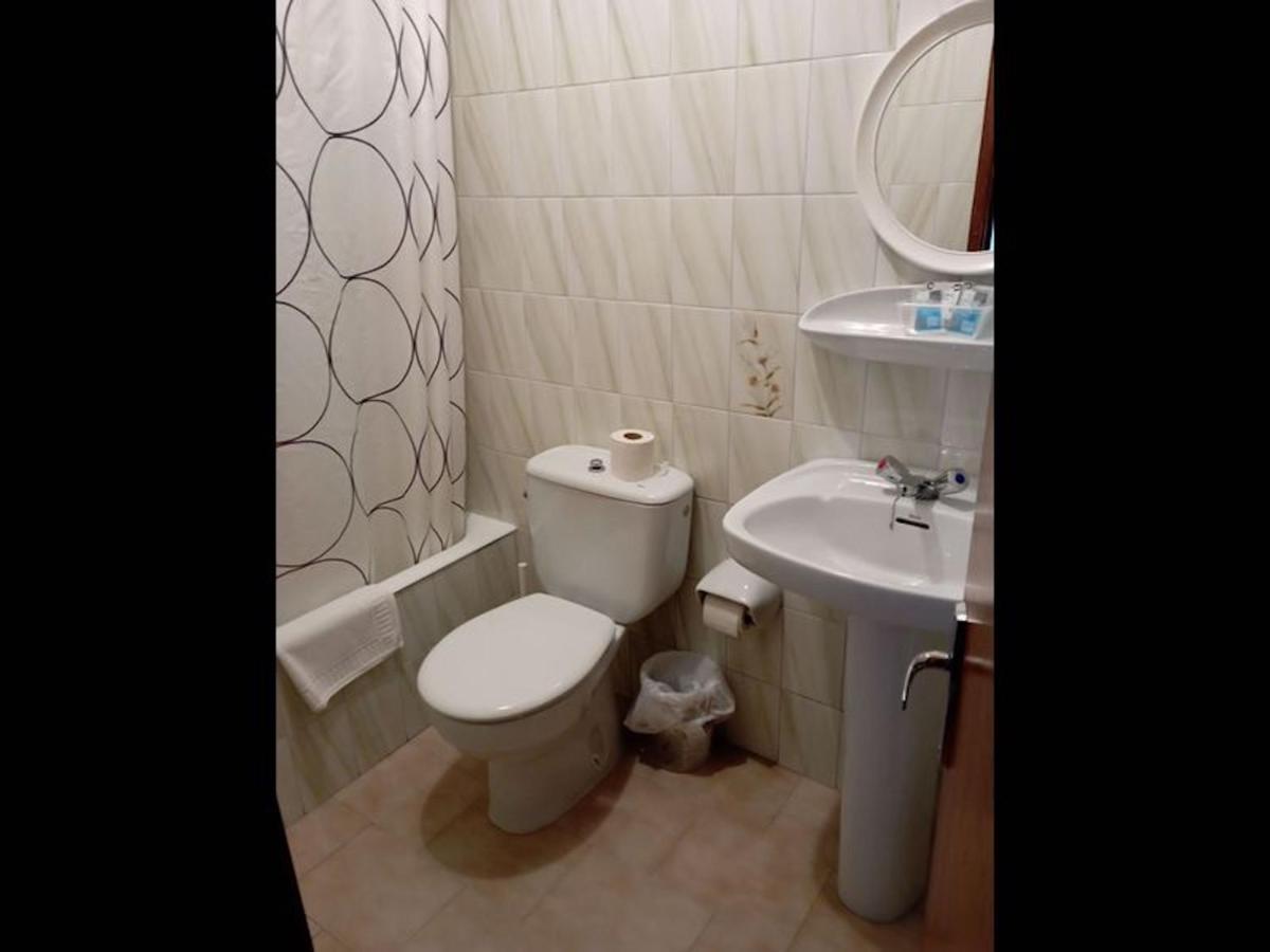 Room In Lodge - Double And Single Room - Pension Oria 1 Luarca Eksteriør bilde