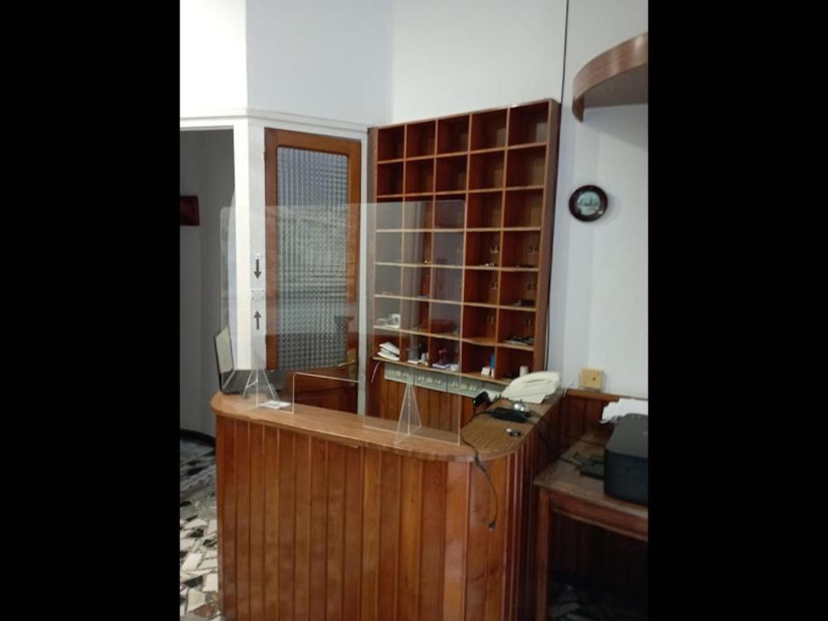 Room In Lodge - Double And Single Room - Pension Oria 1 Luarca Eksteriør bilde