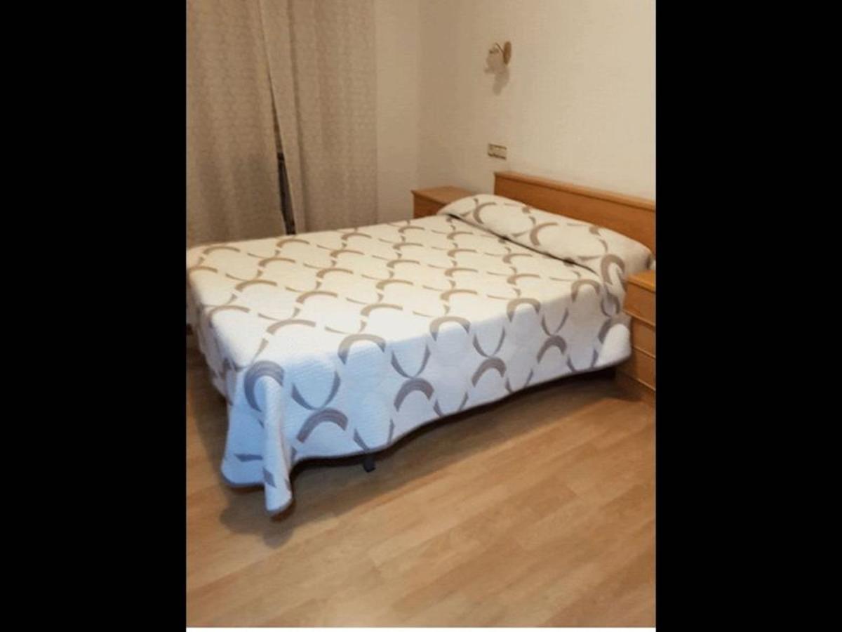 Room In Lodge - Double And Single Room - Pension Oria 1 Luarca Eksteriør bilde